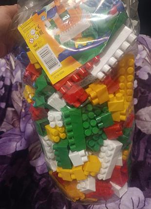 Конструктор 142 деталі+ кров та вікна