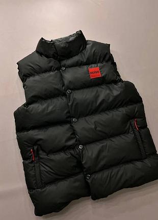 Жилетка hugo boss чорна