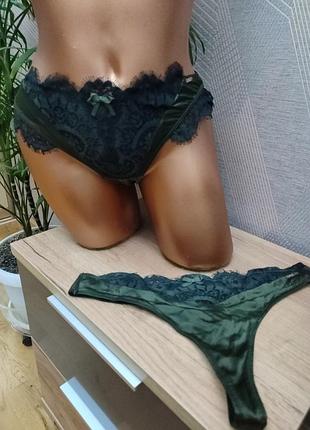 Красивый комплект из двух трусиков