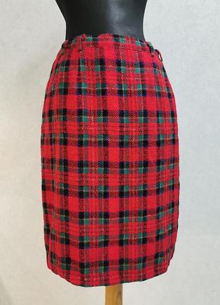 Красива вовняна спідниця у клітинку