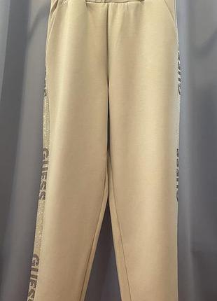 Спортивные штаны guess цвет бежевый с лампасами из страз