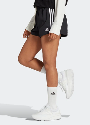 Спортивні жіночі шорти adidas