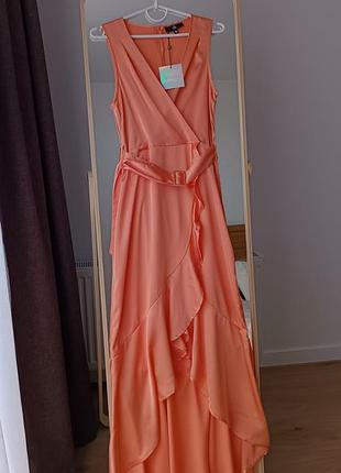 Персиковое платье на запах