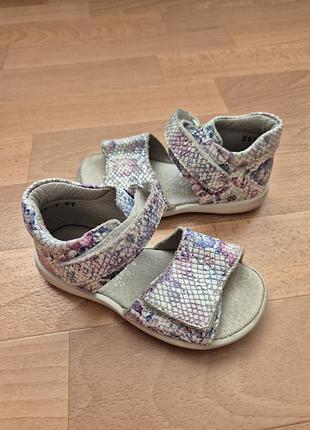 Шкіряні босоніжки