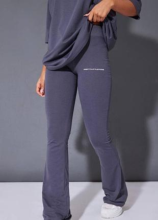 Брюки клеш с принтом