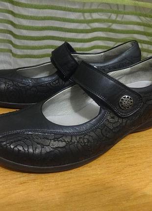 Женские кожаные туфли