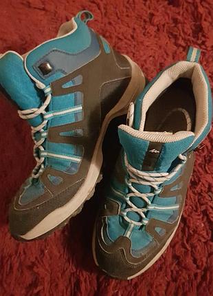 Оригінальні трекінгові жіночі черевики "quechua", 38 розмір.