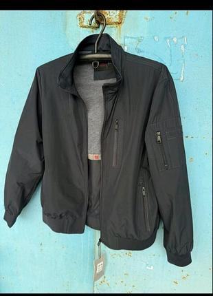 Чоловіча вітровка