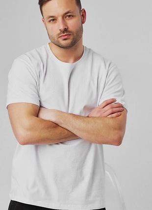 Базова чоловіча однотонна футболка зручна стрейчева