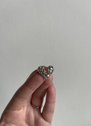 Металлическая брошь серебряное сердце