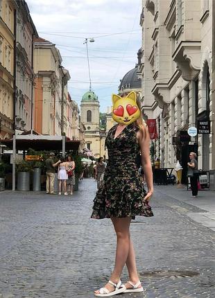 Платье брендовое с цветочным принтом