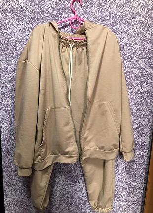 Жіночий костюм