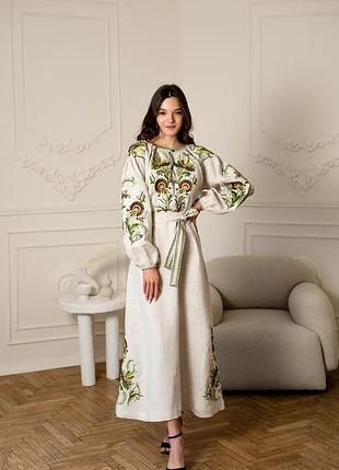 Длинное вышитое платье с поясом из натурального льна,