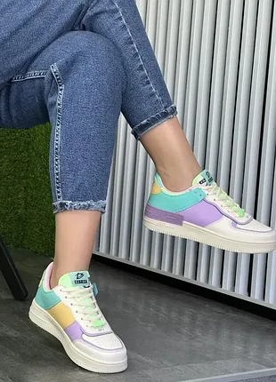 Жіночі кросівки на платформі кольорові та стильні кросівки під джинси