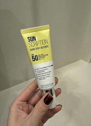 Sunscription dark spot defence spf 50 – легкий сонцезахисний крем з spf 50 instytutum