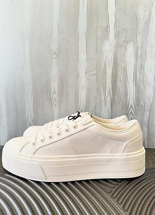Женские кроссовки-кеды zara белые на платформе