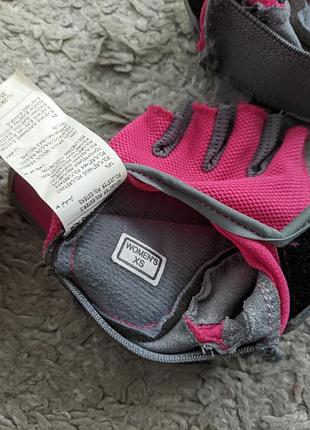 Спортивні жіночі рукавиці nike, на малу руку(можуть бути підросткові), size xs, стан нової речі5 фото