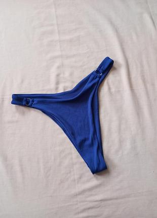 Синие высокие купальные плавки в рубчик бразилианы