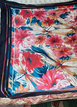 Цікава шовкова хустка