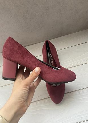 Жіночі туфлі на підборах бордо2 фото