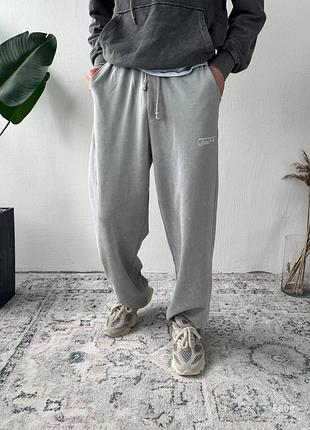 Чоловічі спортивні штани дуже гарна приємна якість зручні в носінні стильно виглядають