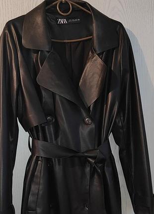Тренч из эко кожи zara