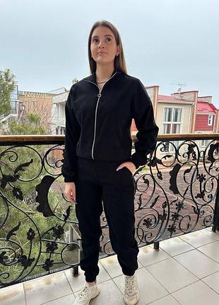 Женский вельветовый костюм весенний, брюки джоггеры на резинке и кофта худи на замке молнии с воротником стойкой
