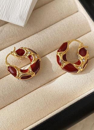 Стильные серьги кольца в винном цвете