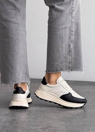 Кроссовки женские