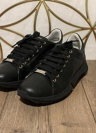 Кожаная женская обувь