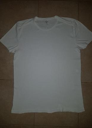 Базовая белая футболка