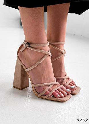 Босоніжки жіночі