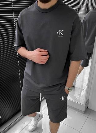 Летний базовый мужской костюм футболка и шорты с принтом calvin ck комплект однотонный спортивный