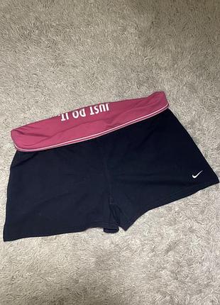 Женские спортивные шорты nike