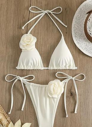 Купальник с объемными цветами