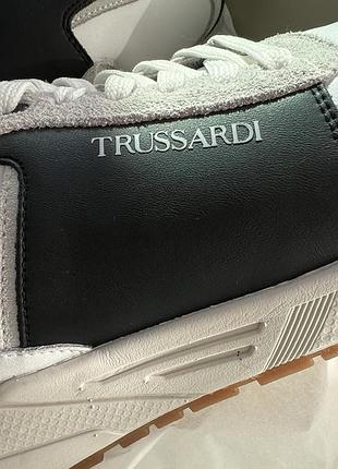 Нові кросівки trussardi