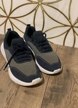 Кроссовки легкие