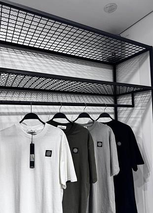 le logo from nike est craquelé à un p