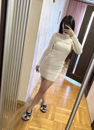 Сукня prettylittlething