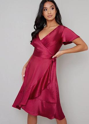 Красивое сатиновое платье на запах chi chi london