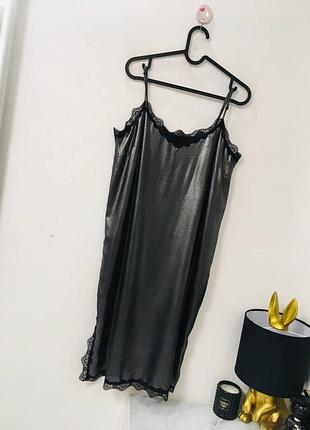 Металлическое платье комбинация с кружевом и разрезами от river island