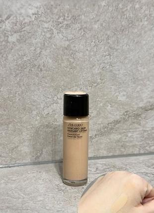 Стійкий тональний крем - shiseido synchro skin radiant