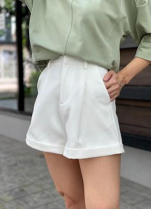 Женские шорты с защипами select