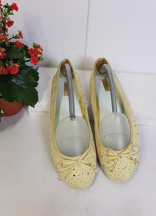 Желтые балетки с бантиком и стразами cube 40р