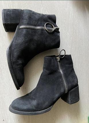 Ботльоны ( ботинки) замшевые 38 р