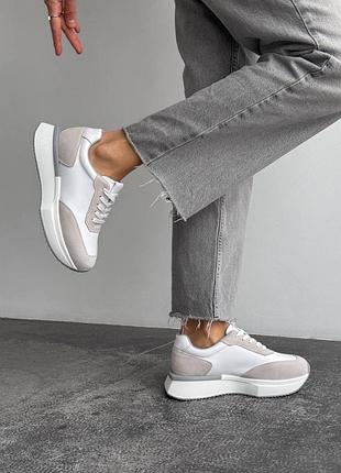 Жіночі шкіряні кросівки