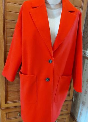 Стильное красное пальто, оверсайз