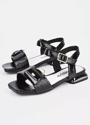 Дитячі босоніжки для дівчинки чорного кольору