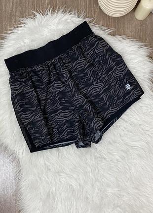 Спортивные шорты