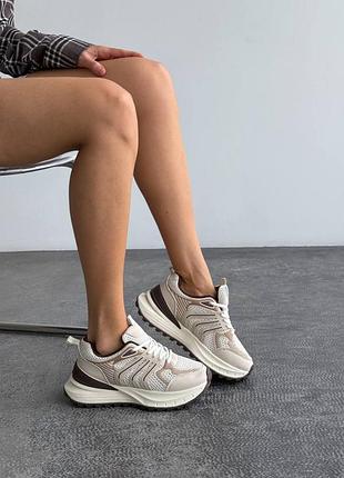 Женские бежевые кроссовки с текстильными вставками / бежевые кроссовки с коричневыми вставками